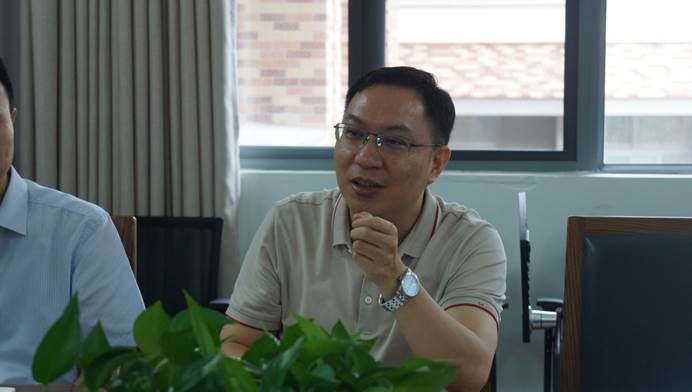 说明: D:\Safira 工作文件夹\2022-5-30 刘海春副董事长率研究生院来公司调研\刘海春发言.JPG