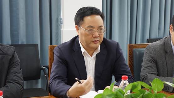 说明: D:\Safira 工作文件夹\2021-03-01 石董事长开学工作检查\新闻选照\DSC03571.JPG
